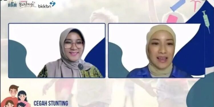 Tangkapan layar - Direktur Bina Pelayanan Keluarga Berencana (KB) wilayah khusus BKKBN dr Fajar Firdawati (kiri) pada diskusi yang diikuti secara daring di Jakarta pada Selasa (12/3/2024) tentang layanan KB untuk mencegah stunting. (MASAPNEWS/ANT)