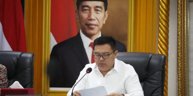 Irjen Kementerian Dalam Negeri Tomsi Tohir saat memimpin Rapat Koordinasi Pengendalian Inflasi pada minggu pertama bulan Ramadhan 2024 di Kantor Pusat Kemendagri, Jakarta, Rabu (13/3/2024). (MASAPNEWS/ANT/HO-Puspen Kementerian Dalam Negeri)