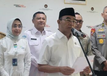 Menteri Koordinator Bidang Pembangunan Manusia dan Kebudayaan (Menko PMK) Muhadjir Effendy usai Rapat Tingkat Menteri (RTM) Angkutan Lebaran 2024 di Kantor Kemenko PMK di Jakarta, Senin (18/3/2024). (MASAPNEWS/ANT)