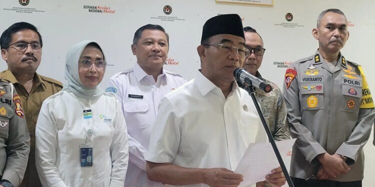 Menteri Koordinator Bidang Pembangunan Manusia dan Kebudayaan (Menko PMK) Muhadjir Effendy usai Rapat Tingkat Menteri (RTM) Angkutan Lebaran 2024 di Kantor Kemenko PMK di Jakarta, Senin (18/3/2024). (MASAPNEWS/ANT)