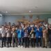 Bupati Gunung Mas Jaya S Monong, Wakil Bupati Efrensia LP Umbing, pengurus baru KNPI kabupaten, dan lainnya berfoto bersama usai pengukuhan dan pelantikan di Kuala Kurun, Jumat (22/3/2024). (Foto : Diskominfosantik Gunung Mas)