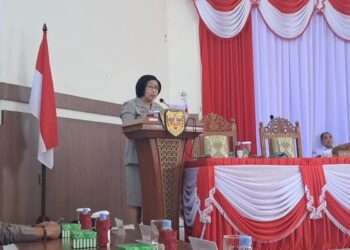 Wakil Bupati Gunung Mas Efrensia LP Umbing saat rapat paripurna di Kuala Kurun, Selasa (16/4/2024). (MASAPNEWS/GCM)