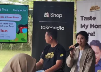 E-Commerce Communications Director ShopTokopedia Nuraini Razak (kanan) dalam jumpa pers di Malang, Jawa Timur pada Senin (3/6/2024). (MASAPNEWS/ANT)
