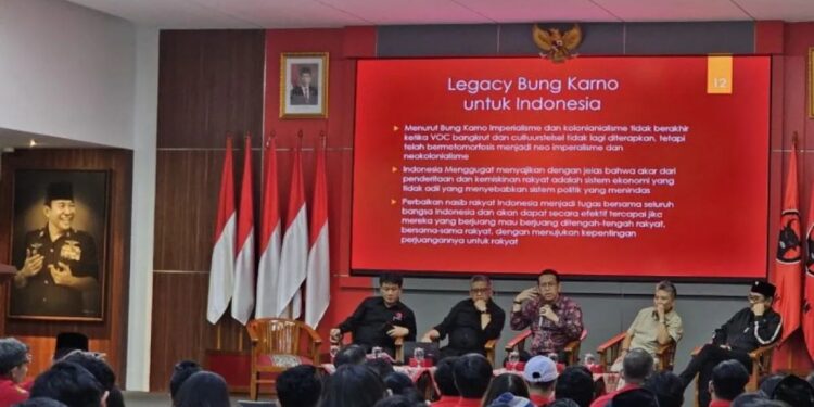 Dekan FIB Universitas Indonesia (UI) Bondan Kanumoyoso saat memberikan pemaparan dalam peringatan Hari Lahir Bung Karno di Sekolah Partai PDI Perjuangan, Lenteng Agung, Jakarta Selatan, Kamis (6/5/2024). (MASAPNEWS/ANT/HO-PDIP)
