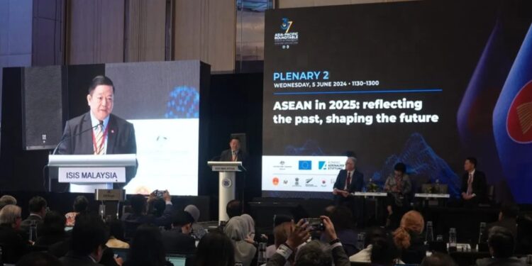 Sekretaris Jenderal ASEAN Kao Kim Hourn berbicara pada diskusi bertema “ASEAN pada tahun 2025: Mencerminkan Masa Lalu, Membentuk Masa Depan” dalam kerangka Meja Bundar Asia-Pasifik di Malaysia, Rabu (5/6/2024). (MASAPNEWS/ANT/HO-ASEAN)