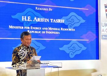 Menteri Energi dan Sumber Daya Mineral (ESDM) Arifin Tasrif menyampaikan sambutannya dalam acara perayaan Hari Ulang Tahun ke-76 Raja Charles III di Jakarta, Kamis (6/6/2024) malam. (MASAPNEWS/ANT)