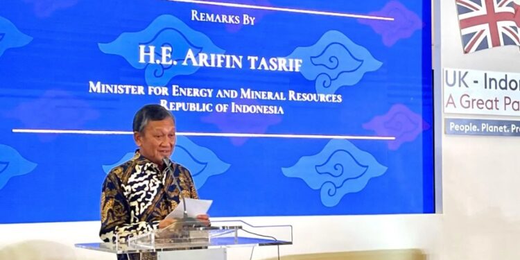 Menteri Energi dan Sumber Daya Mineral (ESDM) Arifin Tasrif menyampaikan sambutannya dalam acara perayaan Hari Ulang Tahun ke-76 Raja Charles III di Jakarta, Kamis (6/6/2024) malam. (MASAPNEWS/ANT)