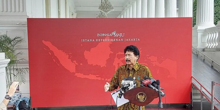 Kepala Badan Pembinaan Ideologi Pancasila (BPIP) Yudian Wahyudi saat menyampaikan keterangan terkait hasil rapat persiapan HUT Ke-79 RI di Kompleks Istana Kepresidenan Jakarta, Senin (10/6/2024). (MASAPNEWS/ANT)