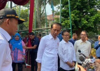 Presiden Joko Widodo memberikan keterangan kepada wartawan usai meninjau Posyandu Taman Sawo di Kebayoran Baru, Jakarta, Selasa (11/6/2024). (MASAPNEWS/ANT)
