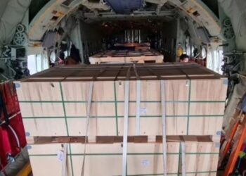 Mesin pompa transmisi air minum yang dibawa pesawat Hercules saat tiba di Lanud Raden Sadjad, Pekanbaru, Selasa (10/6/2024). (MASAPNEWS/ANT/HO-Humas TNI AU)