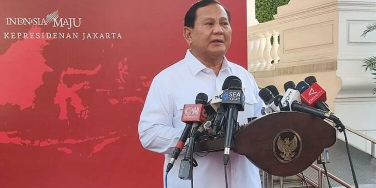 Menteri Pertahanan Prabowo Subianto memberikan keterangan pers di Istana Kepresidenan Jakarta, Kamis (13/6/2024). (MASAPNEWS/ANT)