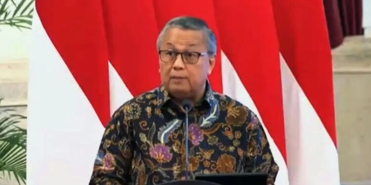 Gubernur Bank Indonesia Perry Warjiyo menyampaikan sambutannya dalam Rapat Koordinasi Nasional Pengendalian Inflasi 2024 di Istana Negara, Jakarta, Jumat (14/6/2024). (MASAPNEWS/ANT)