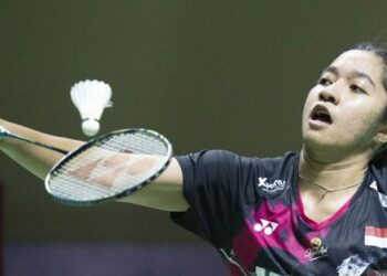 Arsip foto - Pebulu tangkis tunggal putri Indonesia Ester Nurumi Tri Wardoyo mengembalikan kok ke arah lawannya tunggal putri China Wang Zhi Chi dalam babak 16 besar Indonesia Open 2024 di Istora Senayan, Jakarta, Kamis (6/6/2024). (MASAPNEWS/ANT)