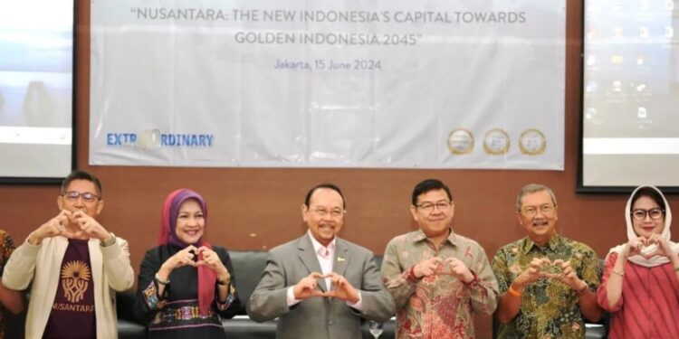 Narasumber dan pihak terkait foto bersama saat pembukaan IPMI Power Talk Series dengan tema 'Nusantara: The New Indonesia’s Capital City Towards Golden Indonesia 2045' di Jakarta, Sabtu, (15/6). (MASAPNEWS/ANT/HO Humas OIKN)