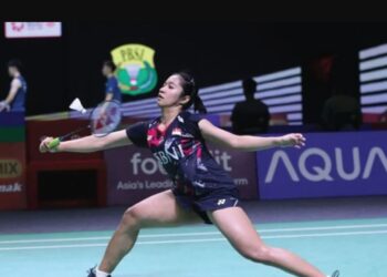 Pebulu tangkis tunggal putri Indonesia Ester Nurumi Tri Wardoyo mengembalikan kok ke arah unggulan kedua asal Jepang Aya Ohori melalui rubber game pada babak final Australian Open 2024, Quaycettntre, Sydney, Australia, Minggu (16/6/2024). (MASAPNEWS/ANT/X/@INABadminton)