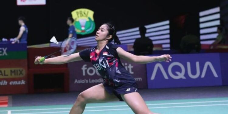 Pebulu tangkis tunggal putri Indonesia Ester Nurumi Tri Wardoyo mengembalikan kok ke arah unggulan kedua asal Jepang Aya Ohori melalui rubber game pada babak final Australian Open 2024, Quaycettntre, Sydney, Australia, Minggu (16/6/2024). (MASAPNEWS/ANT/X/@INABadminton)