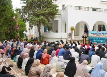 Suasana salat Idul Adha di KBRI Tunis. Kedutaan Besar RI (KBRI) Tunis menyelenggarakan salah Idul Adha di Wisma Duta Besar RI di Tunis, Minggu (16/6/2024). (MASAPNEWS/ANT/HO-KBRI Tunis)