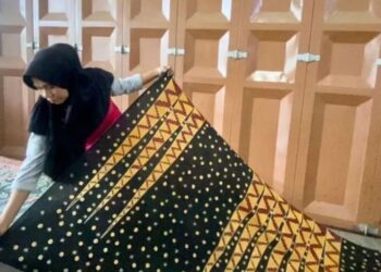 Pelaku Usaha Mikro Kecil dan Menengah (UMKM) Kain Batik Tulis "Deandra" Bandarlampung. (MASAPNEWS/ANT)