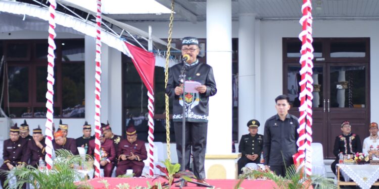 Pj Bupati Gumas Herson B Aden saat upacara Hari Lahir Pancasila di Kuala Kurun, Sabtu (1/6/2024). (Foto : Diskominfosantik Gumas)