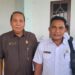 Legislator Kabupaten Gumas Punding S Merang (kiri) berfoto bersama Kades Rangan Tate Indra Lesmana, di sela kegiatan pisah sambut Bupati-Wakil Bupati 2019-2024 kepada Pj Bupati di Kuala Kurun, Rabu (29/5/2024). (IST)