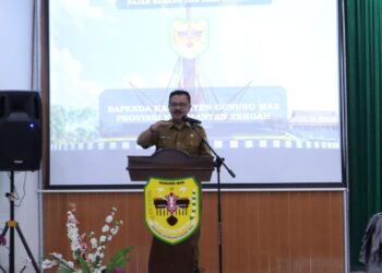Pj Bupati Gumas Herson B Aden membuka optimalisasi PAD sektor PBJT kerja sama dengan Kejaksaan Negeri, di Kuala Kurun. (Foto : Diskominfosantik Gumas)