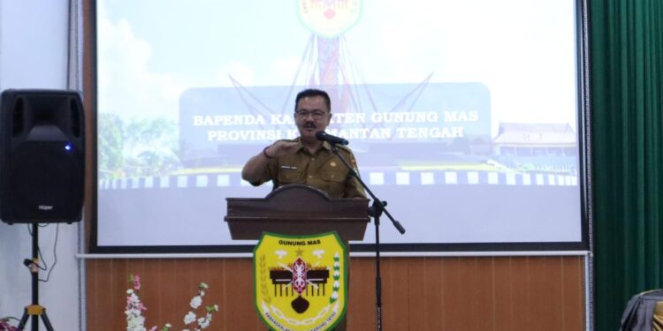 Pj Bupati Gumas Herson B Aden membuka optimalisasi PAD sektor PBJT kerja sama dengan Kejaksaan Negeri, di Kuala Kurun. (Foto : Diskominfosantik Gumas)