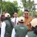 Sekda Gumas Richard menyalami petugas pantarlih yang baru saja dilantik di Kuala Kurun, Senin (24/6/2024). (Foto : Diskominfosantik Gumas)