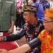 Ketua DPRD Kabupaten Gumas Akerman Sahidar (batik oranye) dan Pj Bupati Herson B Aden, mencoba pelayanan publik pemeriksaan kesehatan di stan pameran pembangunan, di Kuala Kurun, Minggu (16/6/2024). (Foto : Diskominfosantik Gumas)