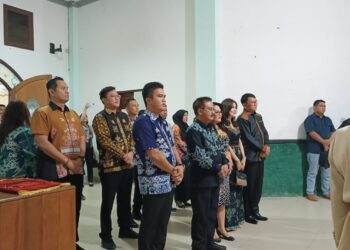 Waket I DPRD Gumas Binartha dan lainnya menyambut kedatangan Wagub Kalteng dan rombongan di Kuala Kurun, Kamis malam (20/6/2024). (IST)