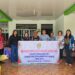 Anggota DPRD Gumas Iceu Purnamasari (kanan kedua), rekan-rekan DPRD Gumas dan lainnya berfoto bersama di salah satu pemondokan kontingen Pesparawi Gumas di Pulang Pisau, Kamis (27/6/2024). (IST)