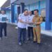 Pj Bupati Gumas Herson B Aden, Kepala Bandara Kuala Kurun Darsono, dan Kepala Sub Seksi Operasional Topan Vernando berdiskusi terkait berbagai hal di bandara setempat, Senin (15/7/2024). (Foto : Setda Gumas)