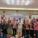 Sekda Gumas Richard dan lainnya berfoto bersama usai pembukaan Coaching Clinic II di Palangka Raya, Jumat (5/7/2024). (Foto : Diskominfosantik Gumas)