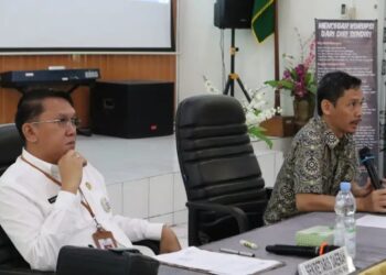 Sekda Gumas Richard (kiri) dan lainnya saat rakor monev program Pesiar BPJS Kesehatan, di Kuala Kurun, Rabu (10/7/2024). (Foto : Diskominfosantik Gumas)