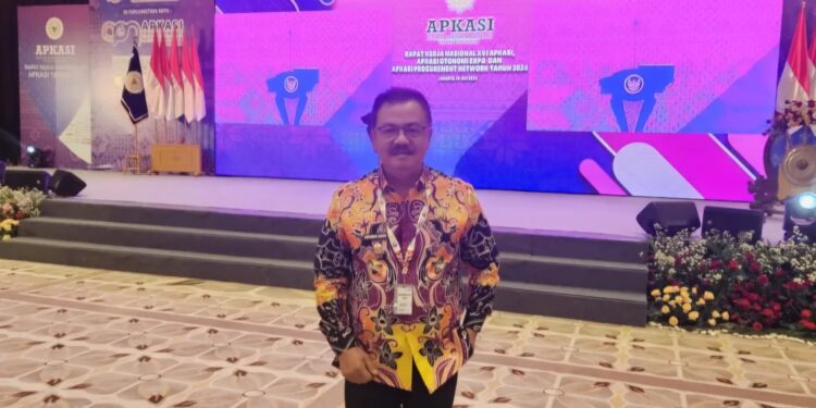Pj Bupati Gumas Herson B Aden saat menghadiri Apkasi Otonomi Expo 2024 di Hall Jakarta Convention Center Senayan, Rabu (10/7/2024). (Foto : Diskominfosantik Gumas)