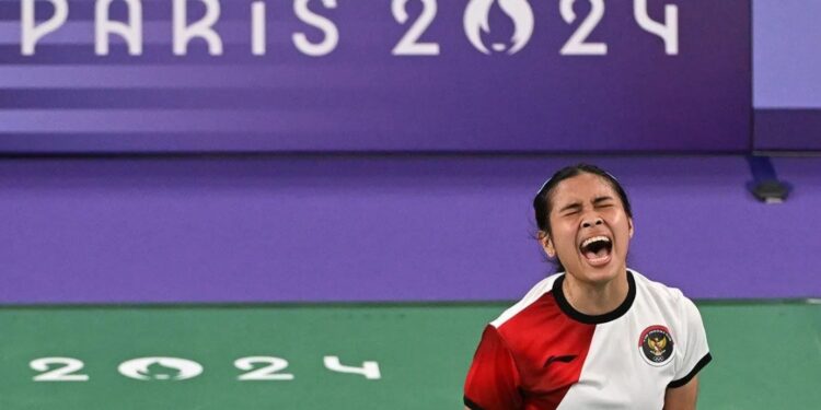 Ekspresi pebulu tangkis tunggal putri Indonesia Gregoria Mariska Tunjung usai meraih poin dari pebulu tangkis Thailand Ratchanok Intanon pada babak perempat final bulu tangkis tunggal putri Olimpiade Paris 2024 di Porte De La Chapella Arena, Paris, Prancis, Sabtu (3/8/2024). Gregoria berhasil melaju ke semifinal setelah mengalahkan Ratchanok Intanon dengan dua gim langsung 25-23, 21-9. (MASAPNEWS/ANT)