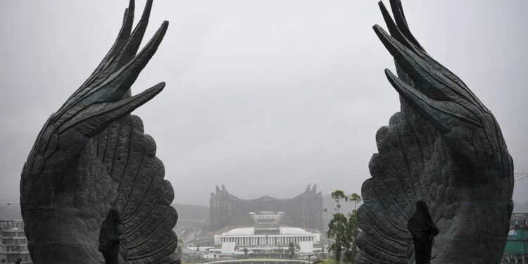Sejumlah pekerja menyelesaikan pembangunan proyek Memorial Park di IKN, Penajam Paser Utara, Kalimantan Timur, Rabu (7/8/2024). (MASAPNEWS/ANT)