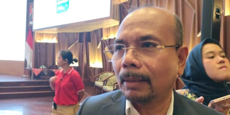 Mantan Menteri Perencanaan Pembangunan Nasional/Kepala Badan Perencanaan Pembangunan Nasional Andrinof Chaniago menyampaikan keterangan kepada awak media di Jakarta, Rabu (14/8/2024). (MASAPNEWS/ANT)