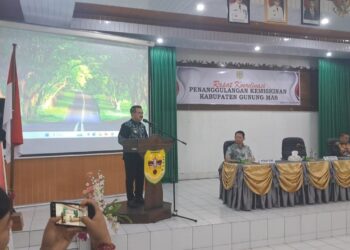 Pj Bupati Gunung Mas Herson B Aden menyampaikan sambutan pada kegiatan rakor penanggulangan kemiskinan. (MASAPNEWS)