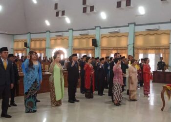 Suasana pelantikan anggota DPRD Kabupaten Gumas 2024-2029 di Kuala Kurun, Senin siang (19/8/2024). (Foto : Setda Gumas)