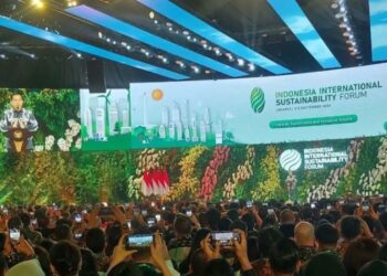 Presiden Joko Widodo memberi sambutan pada pembukaan Indonesia International Sustainability Forum (ISF) 2024 di Balai Sidang Jakarta (JCC), Kamis (5/9/2024). (MASAPNEWS/ANT)