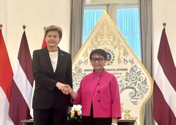 Menteri Luar Negeri RI Retno Marsudi bertemu dengan Menteri Luar Negeri Latvia Baiba Braže dalam pertemuan bilateral di Gedung Pancasila Kompleks Kemlu RI, Jakarta, Kamis (5/9/2024). (MASAPNEWS/ANT)