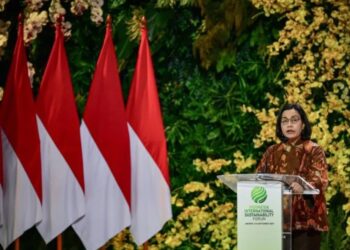 Menteri Keuangan Sri Mulyani memberikan paparan saat menjadi pembicara utama pada acara Indonesia International Sustainability Forum (ISF) 2024 di Jakarta Convention Center (JCC), Senayan, Jakarta, Jumat (6/9/2024). (MASAPNEWS/ANT)