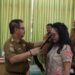 Pj Bupati Gunung Mas Herson B Aden mengukuhkan Shella Herson B Aden sebagai Bunda Literasi kabupaten setempat di Kuala Kurun, Selasa (24/09/2024). (Foto : Diskominfosantik Gunung Mas)