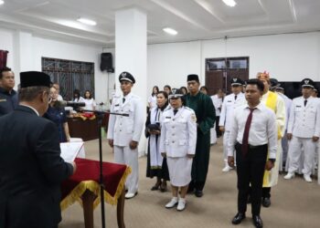 Suasana pelantikan PAW Kades, Pj kades, dan peresmian anggota BPD. (Foto : Diskominfosantik Gumas)