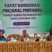 Sekda Gumas Richard (tengah) dan lainnya saat rapat pokjanal posyandu. (IST)