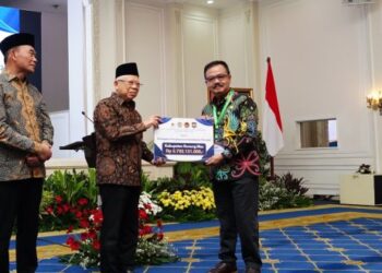 Pj Bupati Gumas Herson B Aden terima insentif fiskal dari Wapres. (IST)