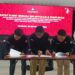 Sejumlah anggota KPU Kabupaten Gumas menandatangani hasil pleno di Kuala Kurun, Jumat (20/9/2024). (MASAPNEWS/RY)