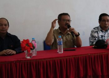 Ketua DPRD Kabupaten Gumas Akerman Sahidar, Pj Bupati Herson B Aden, dan lainnya. (Foto : Diskominfosantik Gumas)