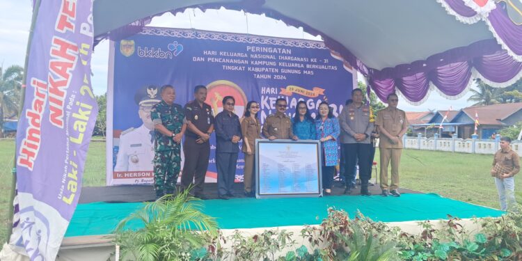 Penjabat Bupati Gumas canangkan 104 Kampung Keluarga Berkualitas