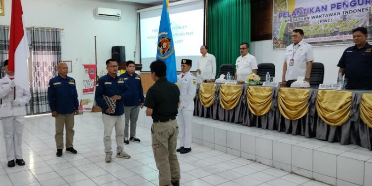 Pj. Bupati Menghadiri Acara Pelantikan Ketua PWI Gumas dan Kepengurusannya